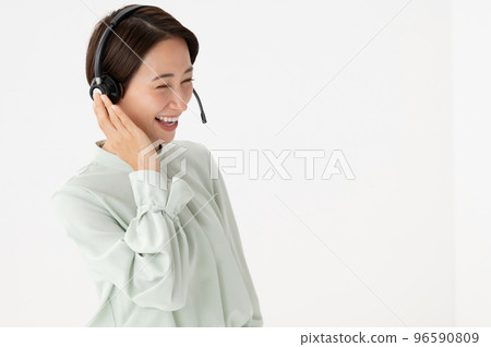 耳機女白底 96590809