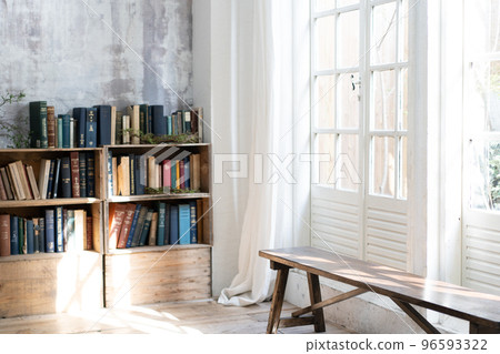 Chic room with a retro bookshelf 96593322