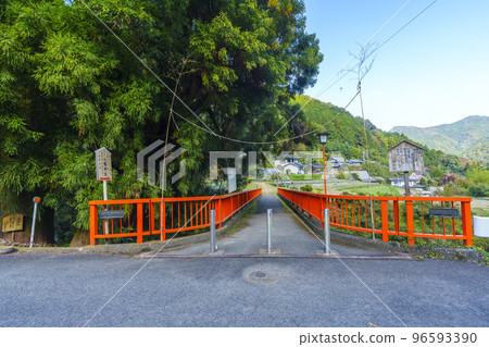 流屋八幡神社八幡橋（大阪府河內長野市奄美） 96593390