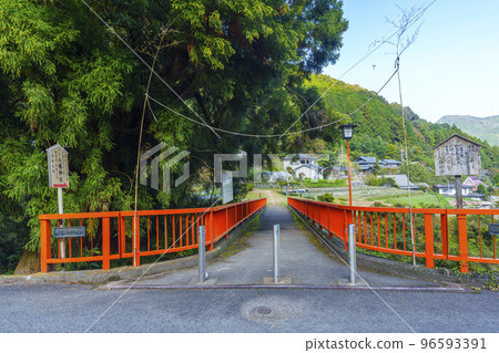 流屋八幡神社八幡橋（大阪府河內長野市奄美） 96593391