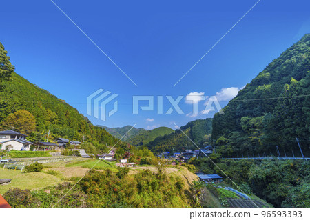 大阪府河內長野市奄美的里山風景 96593393