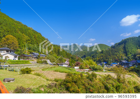 大阪府河內長野市奄美的里山風景 96593395