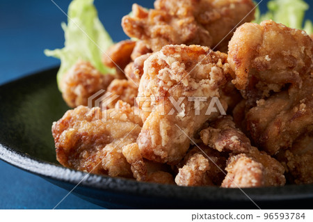 Fried chicken served on a plate 96593784
