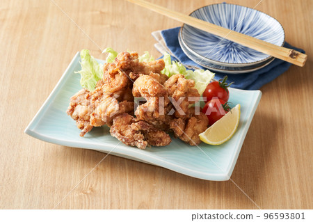 Fried chicken served on a plate 96593801