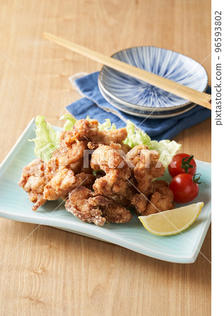 Fried chicken served on a plate 96593802