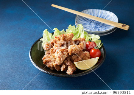 Fried chicken served on a plate 96593811