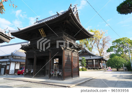 岡山縣瀨戶內市長船町中世紀商業都市備前福岡寺仁王門和妙光寺正殿 岡山縣瀨戶內市長船町中世紀商業都市備前福岡寺仁王門和妙光寺正殿 96593956