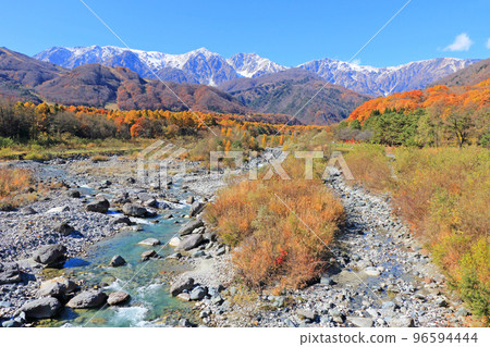 白馬，信州，從白馬橋看白馬三山的秋景 96594444