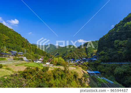 大阪府河內長野市奄美流屋區里山風景 96594487