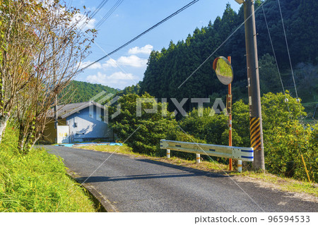 Nagareya District, Amami, Kawachinagano City, Osaka Prefecture Curved mirror and mountain path 96594533