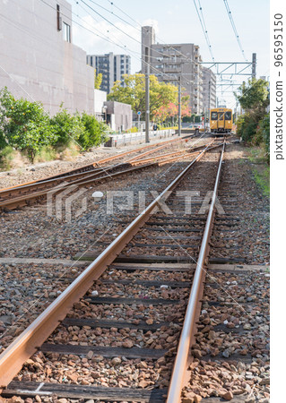 宇部新川站附近的鐵路道口 96595150