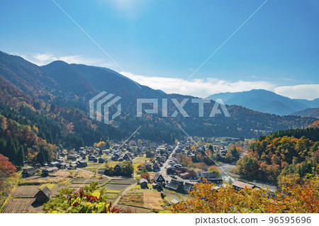 岐阜縣白川村 白川鄉的秋景 96595696