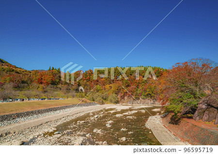 Shirakawa Village, Gifu Prefecture Autumn scenery of Shirakawago 96595719