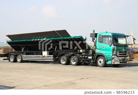 Semitrailer with tilt bed 96596215