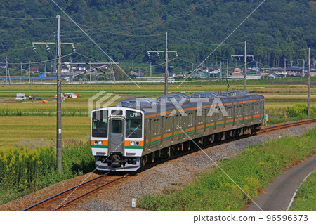 運行在大平下和岩船之間的電車 96596373