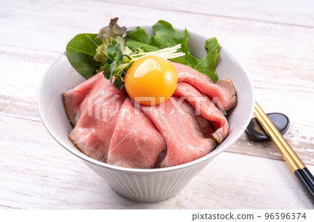 烤牛肉碗 96596374