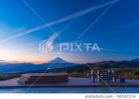 (靜岡縣)從Tokuni天文台看到的富士山 (靜岡縣)從Tokuni天文台看到的富士山 96597214