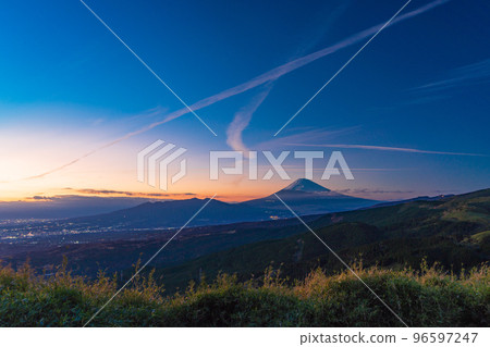 （靜岡縣）從Tokuni天文台看到的富士山 96597247