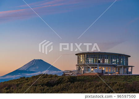 (靜岡縣)從Tokuni天文台看到的富士山 (靜岡縣)從Tokuni天文台看到的富士山 96597500