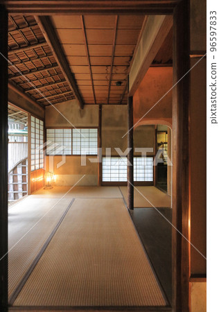 The tea room in the Shinzashiki of the former Hirose residence. 96597833