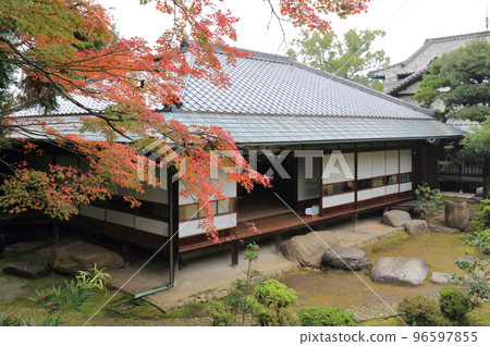 Former Hirose residence in autumn. Autumn leaves and Shinzashiki in the inner garden. 96597855