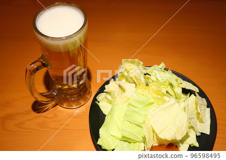 raw cabbage and draft beer 96598495