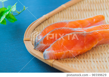 Salmon salmon seafood image black background material Salmon salmon seafood image black background material 96599629