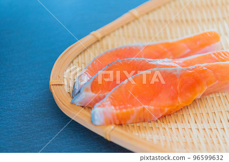 Salmon salmon seafood image black background material Salmon salmon seafood image black background material 96599632