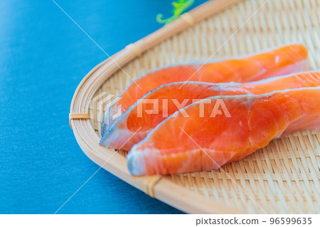 Salmon salmon seafood image black background material Salmon salmon seafood image black background material 96599635