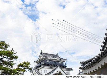 飛越岡崎城的 Blue Impulse 96600035
