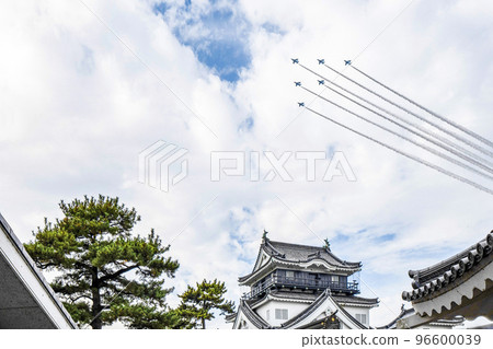 Blue Impulse flying over Okazaki Castle 96600039