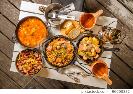 Outdoor cuisine Outdoor lunch at the cottage 96600882