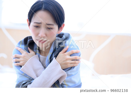 想要感冒的冷女人 藍色(黃色也可以) 複製空間可用 想要感冒的冷女人 藍色(黃色也可以) 複製空間可用 96602138