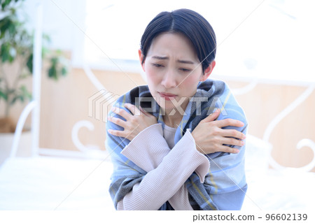 想要感冒的冷女人 藍色（黃色也可以） 複製空間可用 96602139