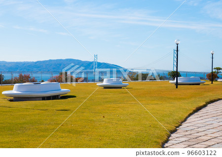 眺望瀨戶內海的廣場 96603122