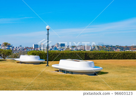 眺望瀨戶內海的廣場 96603123