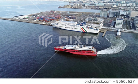 Queen Beetle heading for Busan with vivid wake Queen Beetle heading for Busan with vivid wake 96603627