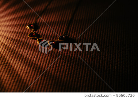 heart necklace heart necklace 96603726