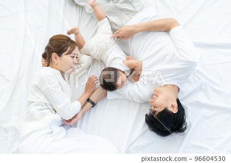 有嬰兒的家庭 有嬰兒的家庭 96604530