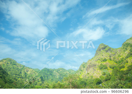 山和天空 96606296