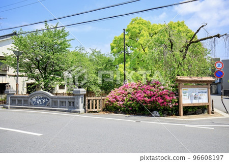 Ogaki City, Gifu Prefecture A signpost on the former Mino Road Ogaki City, Gifu Prefecture A signpost on the former Mino Road 96608197