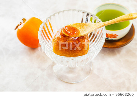 凍柿子用勺子吃 96608260