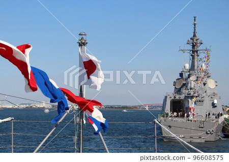 National flag and escort ship "Atago" 96608575