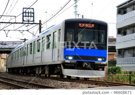 “60000系列”通勤列車飛速行駛……東武都市公園線 “60000系列”通勤列車飛速行駛……東武都市公園線 96608671