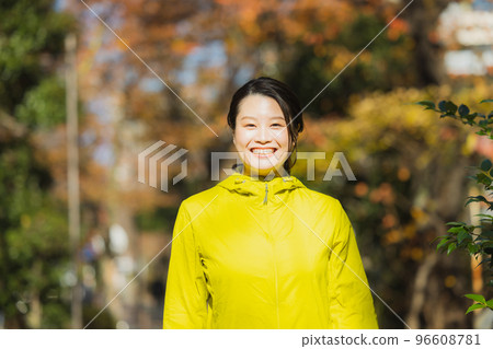 Running woman winter Running woman winter 96608781