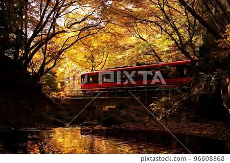 Going along the Okukinu Road while looking at the mountain stream in autumn leaves...At Ryuokyo Station, take the "Rapid AIZUmount Express" Going along the Okukinu Road while looking at the mountain stream in autumn leaves...At Ryuokyo Station, take the "Rapid AIZUmount Express" 96608868