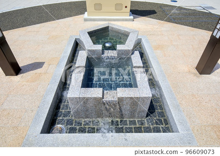 岐阜縣大垣市大垣市政府旁的丸之內公園地下水湧出 96609073