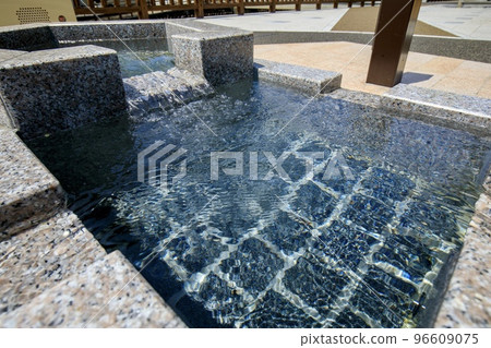 Ogaki City, Gifu Prefecture Groundwater welling up in Marunouchi Park next to Ogaki City Hall 96609075