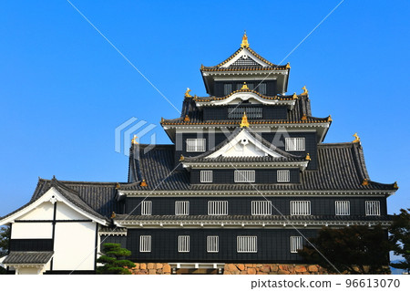 [Okayama Prefecture] Okayama Castle in sunny weather (after major renovation in Reiwa) 96613070