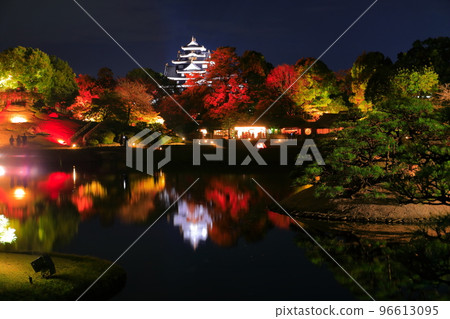 [岡山縣] 對稱的秋季奇幻花園後樂園和岡山城（令和大修後） 96613095